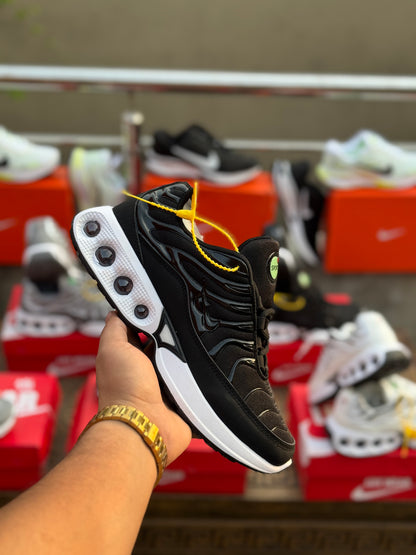Air Plus Max Sneaker