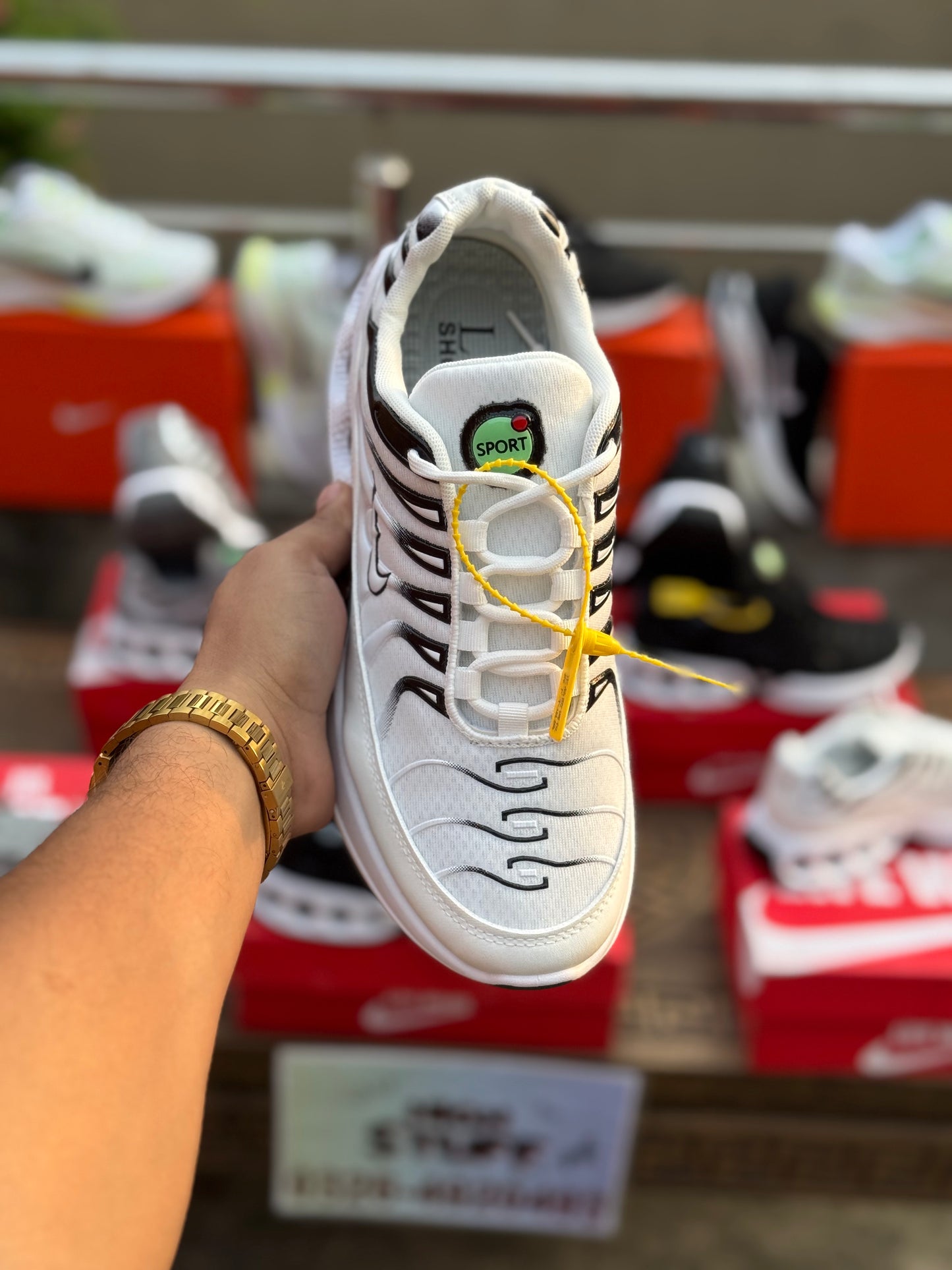 Air Plus Max Sneaker