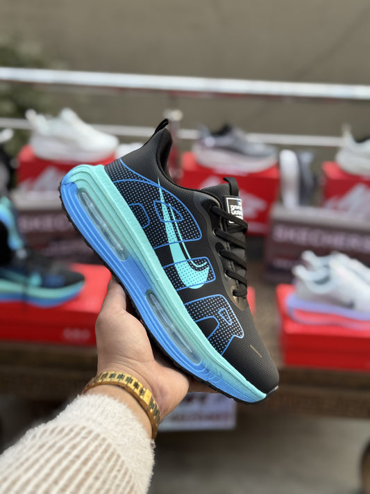 Vomero Plus – Maximum Cushioning & Style in 2 Premium Colours